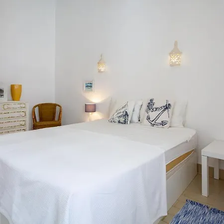 Sea 3bdr House W/ Patio By Lovelystay